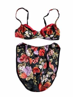 70s/80s European Vintage Triumph Romantic Floral Lingerie Set 34B/S-M